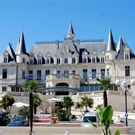 Centre - Proche Commerces, Plage Et Gare - Joli Studio Cabine Refait A Neuf Avec Parking Individuel Securise Apartment *