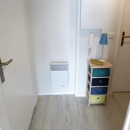 Apartment Centre - Proche Commerces, Plage Et Gare - Joli Studio Cabine Refait A Neuf Avec Parking Individuel Securise *